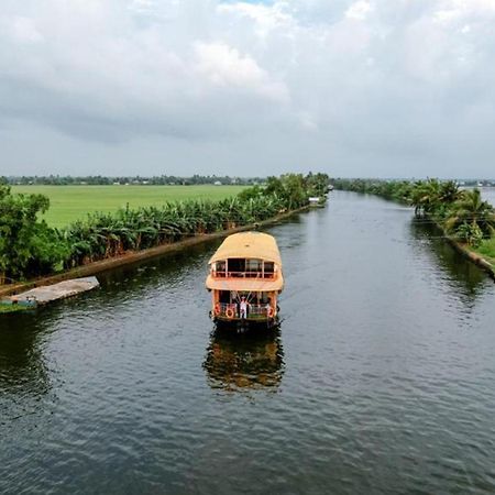 מלון Alappuzha Vaishnav Tours מראה חיצוני תמונה