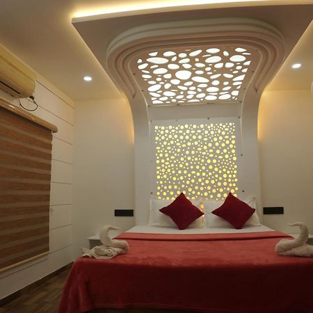 מלון Alappuzha Vaishnav Tours מראה חיצוני תמונה