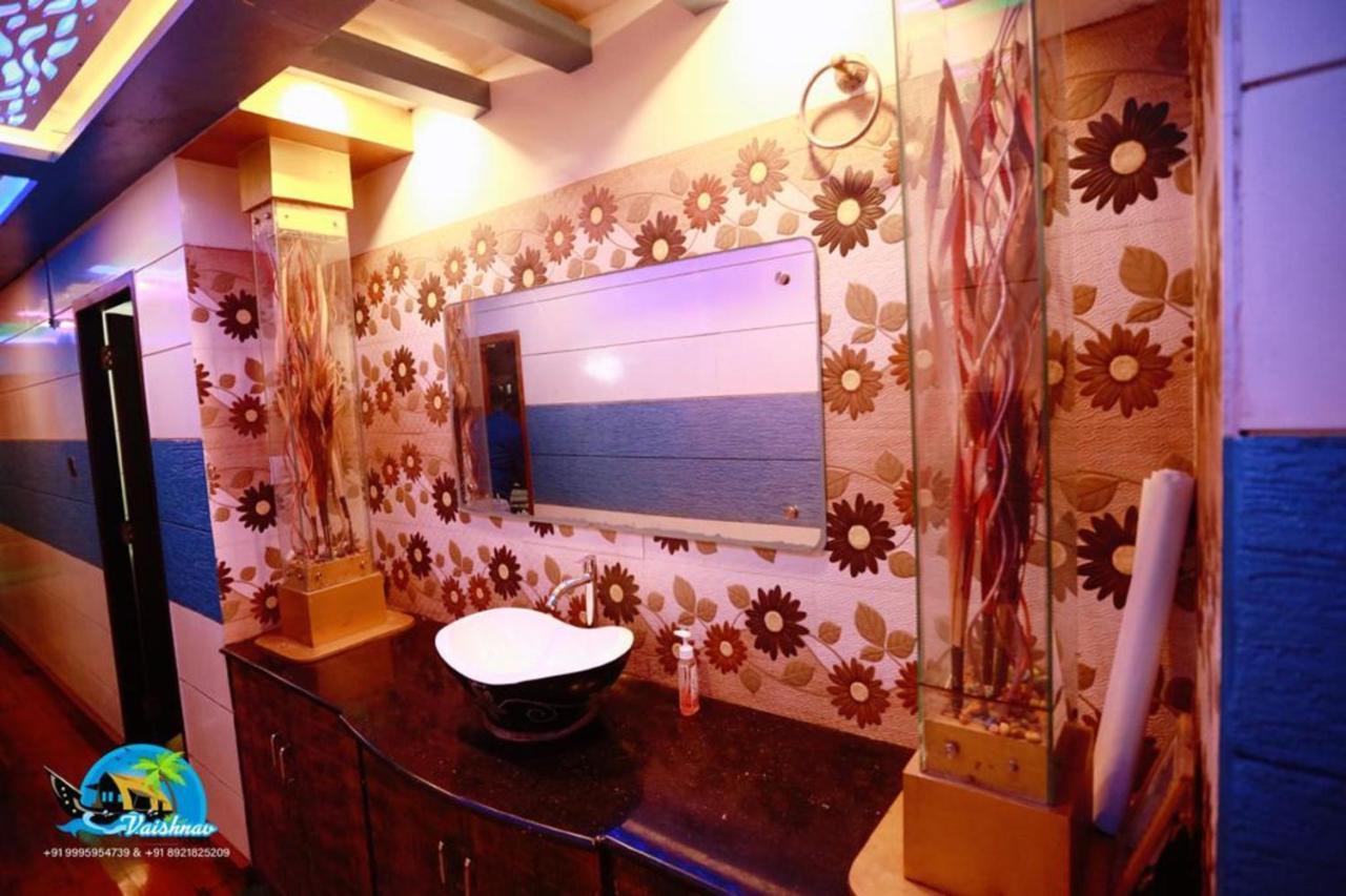 מלון Alappuzha Vaishnav Tours מראה חיצוני תמונה