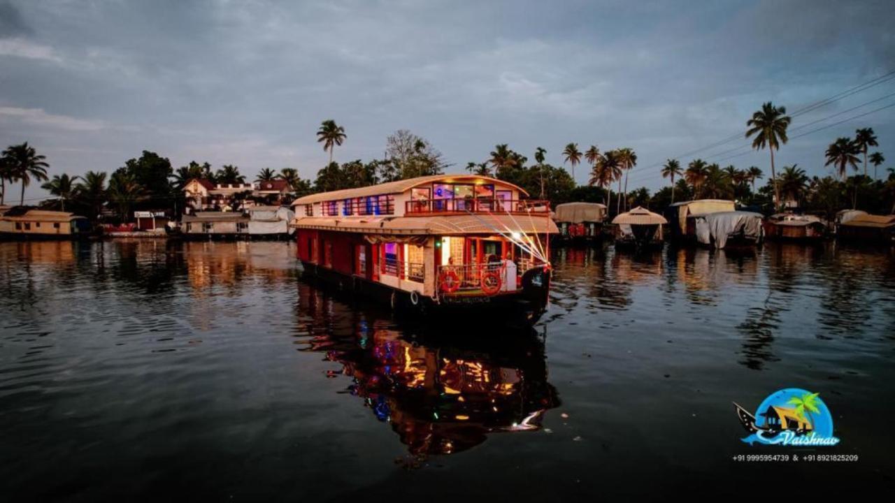 מלון Alappuzha Vaishnav Tours מראה חיצוני תמונה