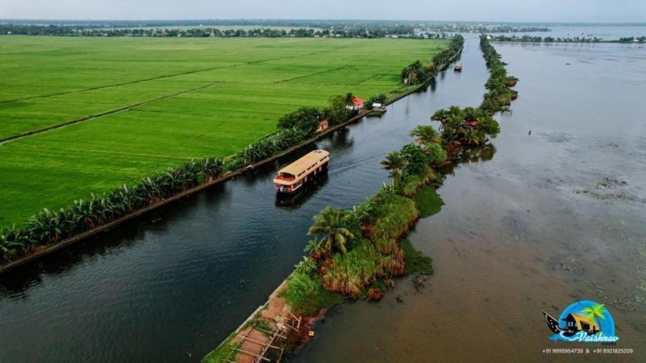 מלון Alappuzha Vaishnav Tours מראה חיצוני תמונה