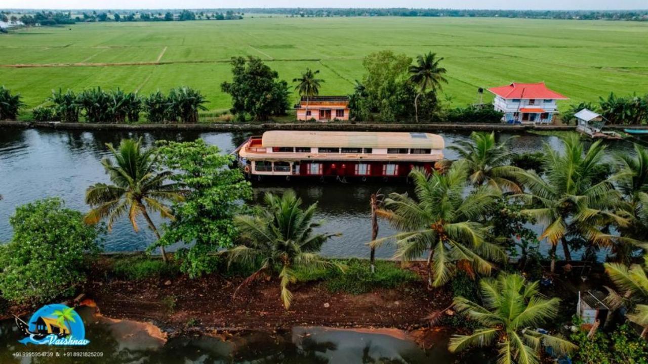 מלון Alappuzha Vaishnav Tours מראה חיצוני תמונה