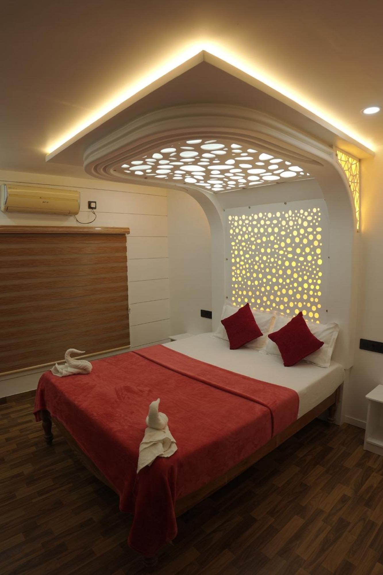 מלון Alappuzha Vaishnav Tours מראה חיצוני תמונה