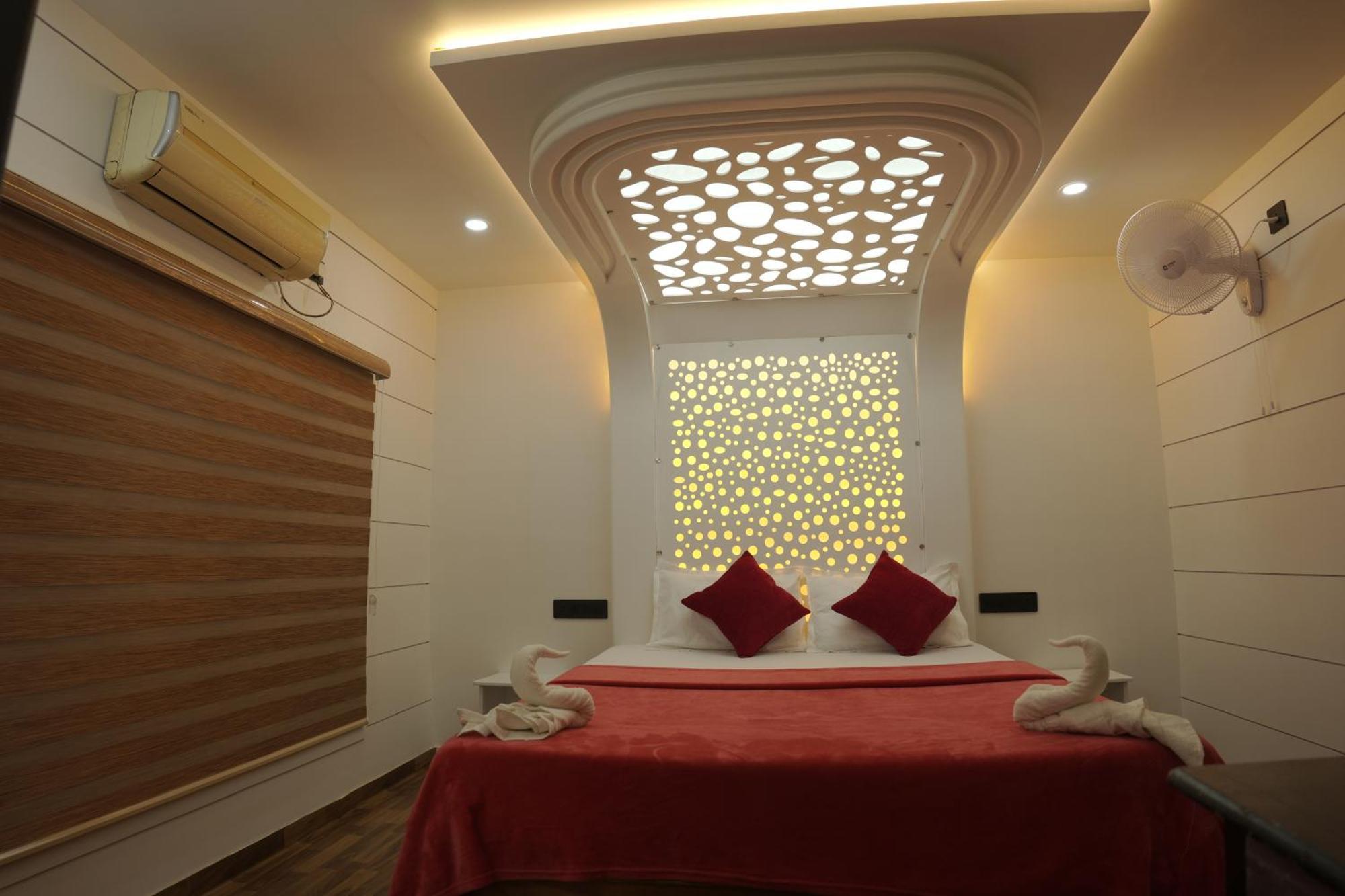 מלון Alappuzha Vaishnav Tours מראה חיצוני תמונה