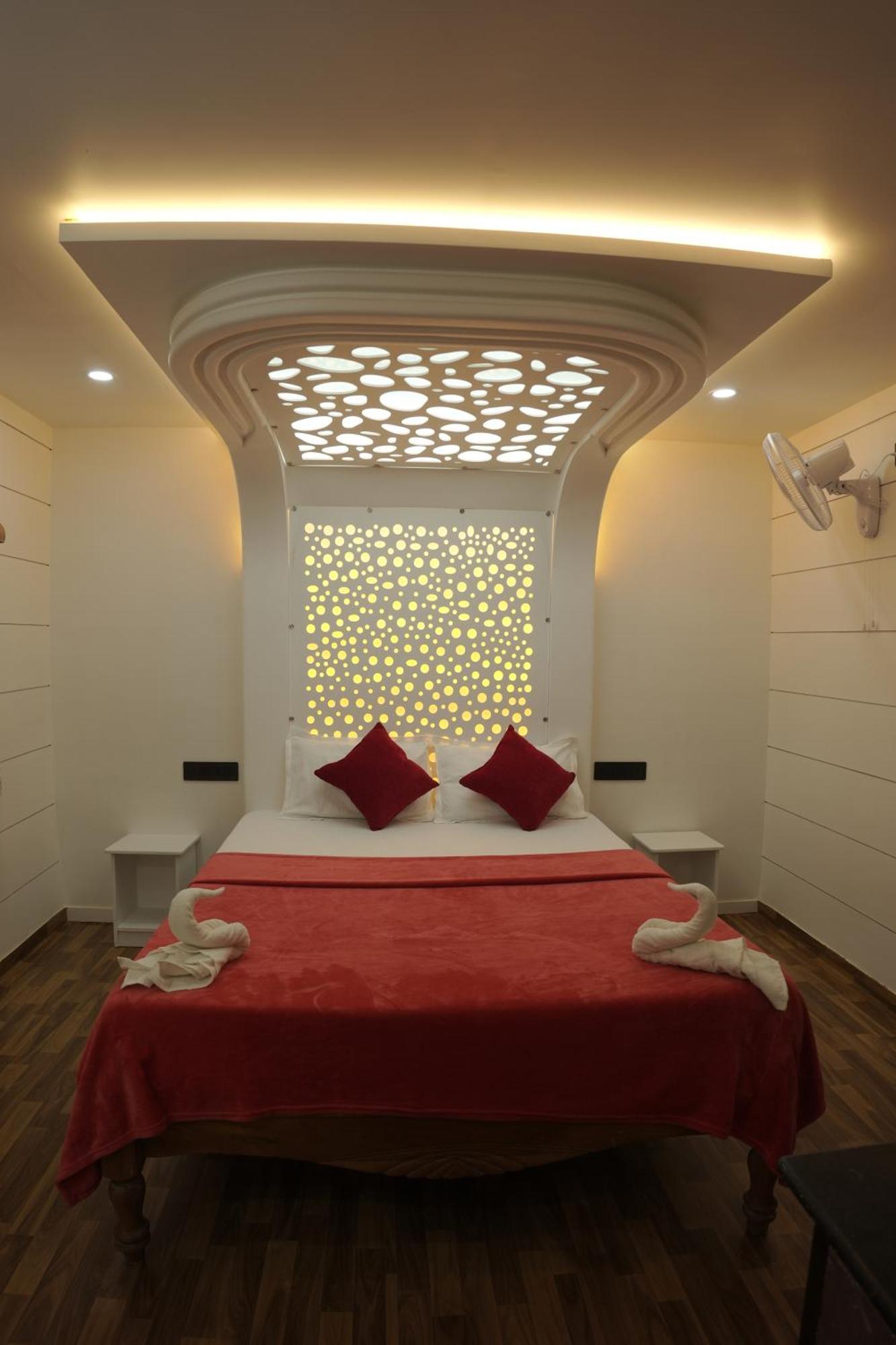 מלון Alappuzha Vaishnav Tours מראה חיצוני תמונה