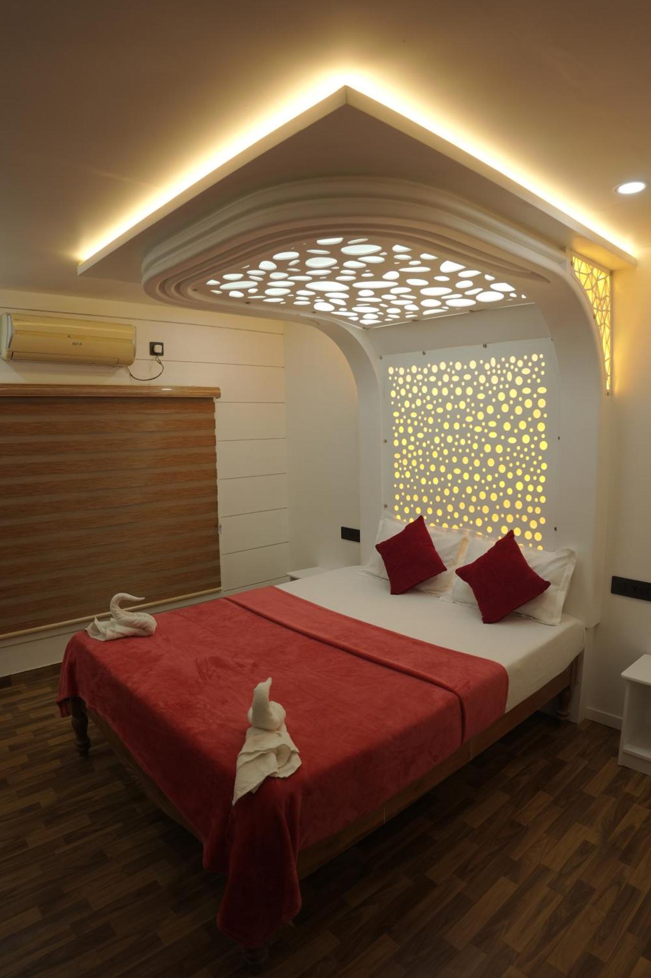 מלון Alappuzha Vaishnav Tours מראה חיצוני תמונה