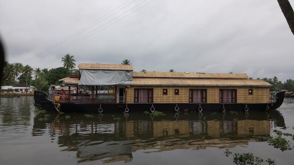 מלון Alappuzha Vaishnav Tours מראה חיצוני תמונה