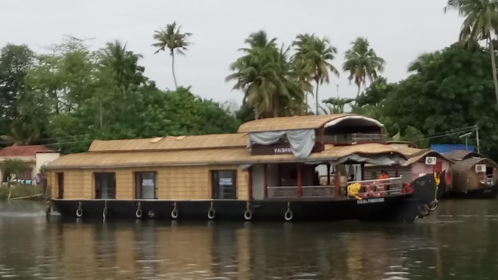 מלון Alappuzha Vaishnav Tours מראה חיצוני תמונה