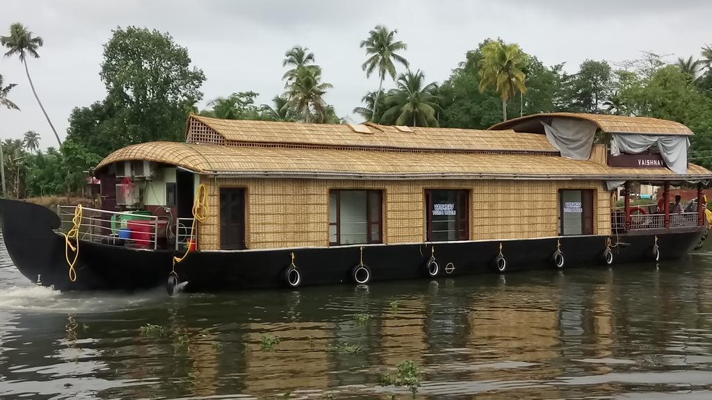 מלון Alappuzha Vaishnav Tours מראה חיצוני תמונה
