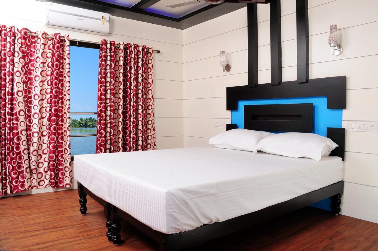 מלון Alappuzha Vaishnav Tours מראה חיצוני תמונה