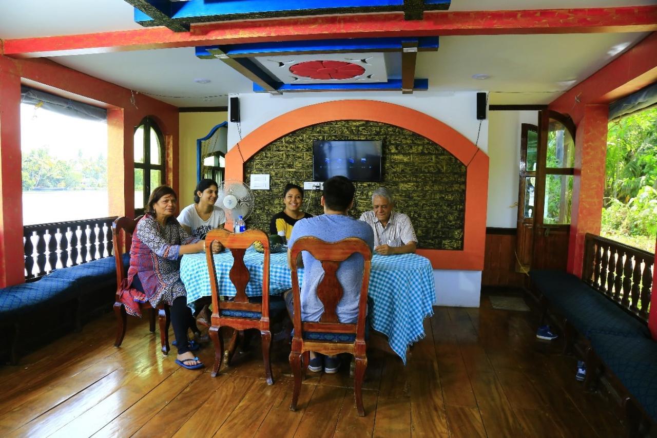 מלון Alappuzha Vaishnav Tours מראה חיצוני תמונה