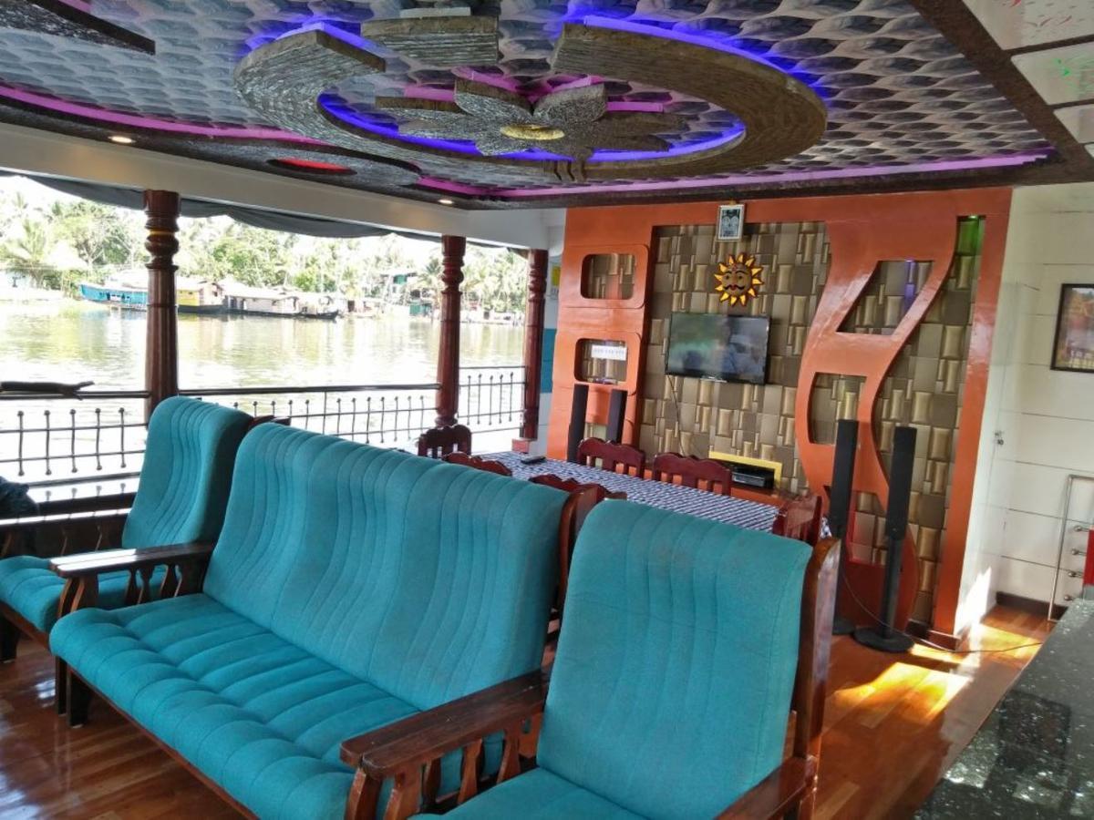מלון Alappuzha Vaishnav Tours מראה חיצוני תמונה