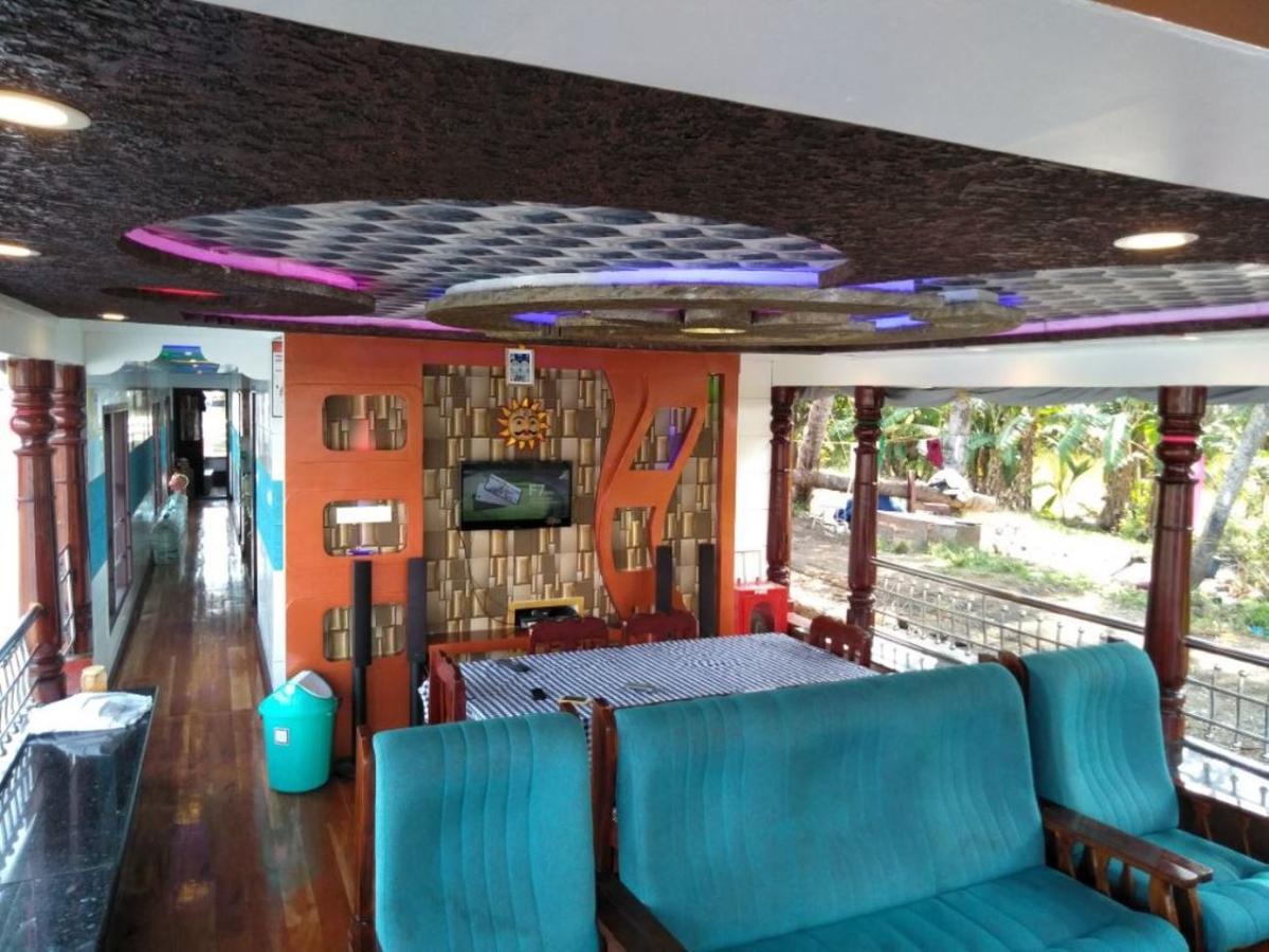 מלון Alappuzha Vaishnav Tours מראה חיצוני תמונה
